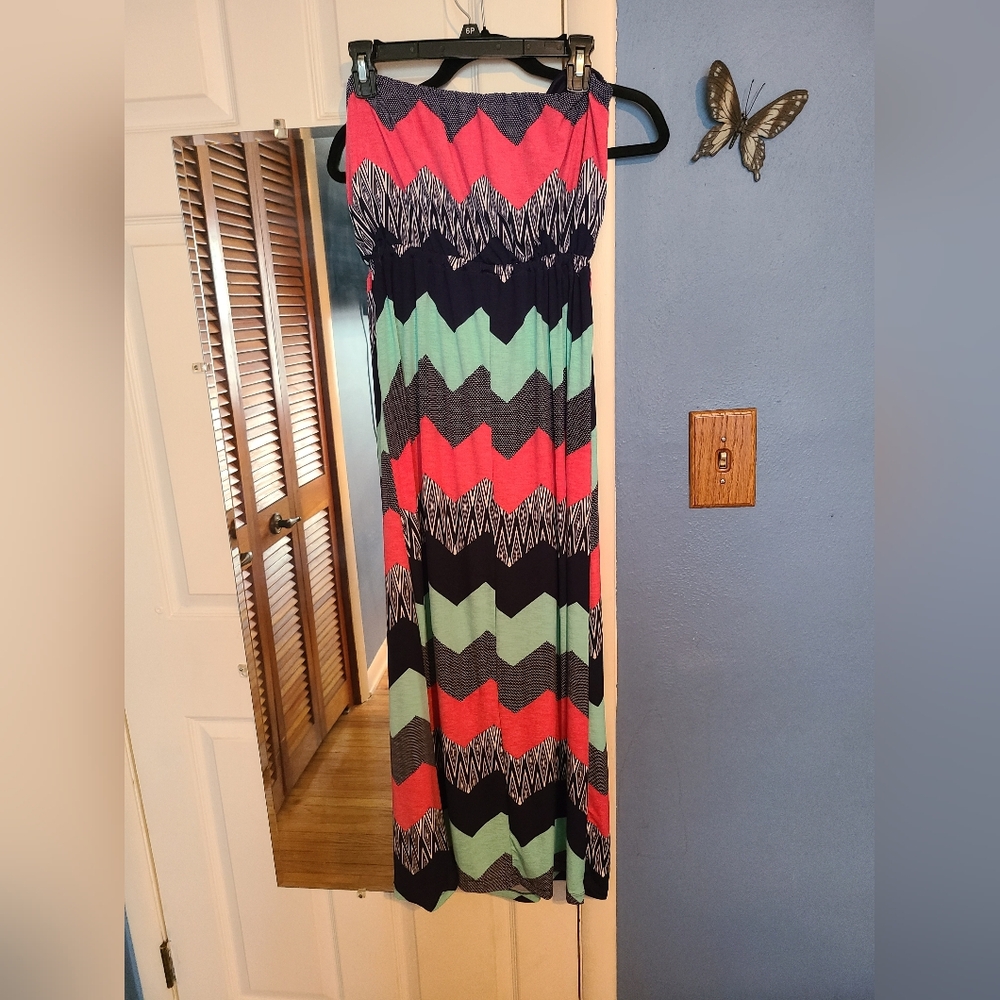 Chevron Patterned Maxi Dress - Picture 5 of 10